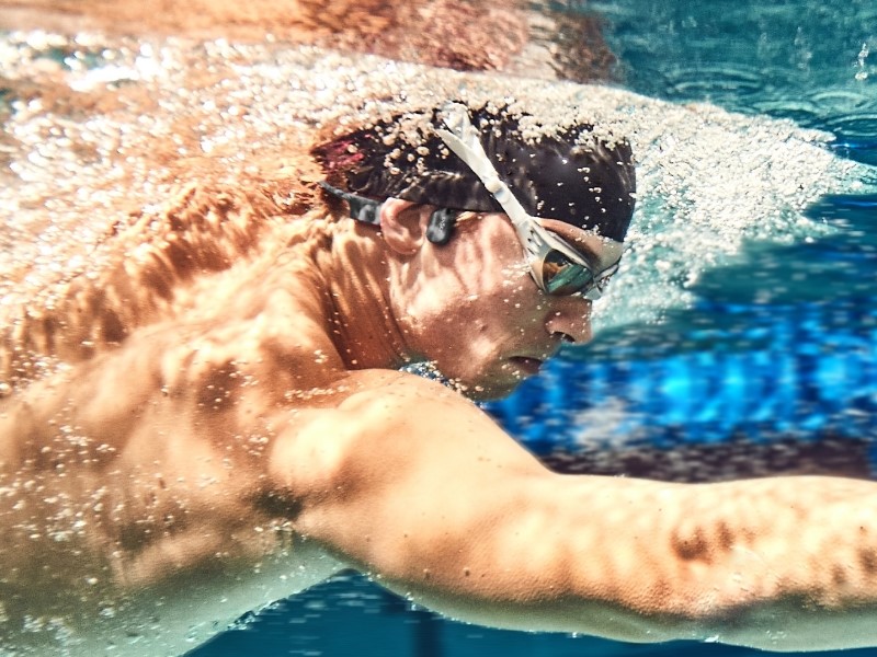 6 Best Underwater and Waterproof MP3 Players for Swimming