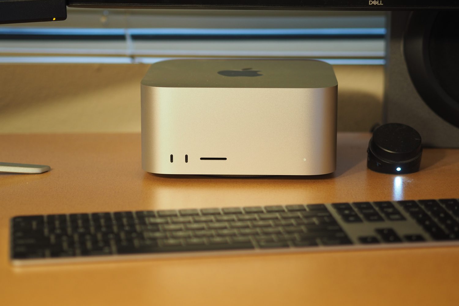 Apple's Mac Studio with the M1 max does not have any performance