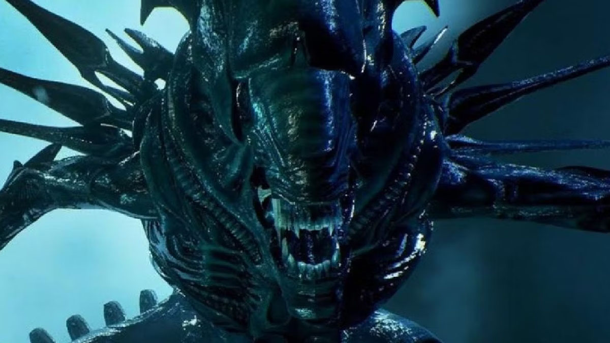 In Alien: Covenant bereitet sich ein Xenomorph auf einen Angriff vor.