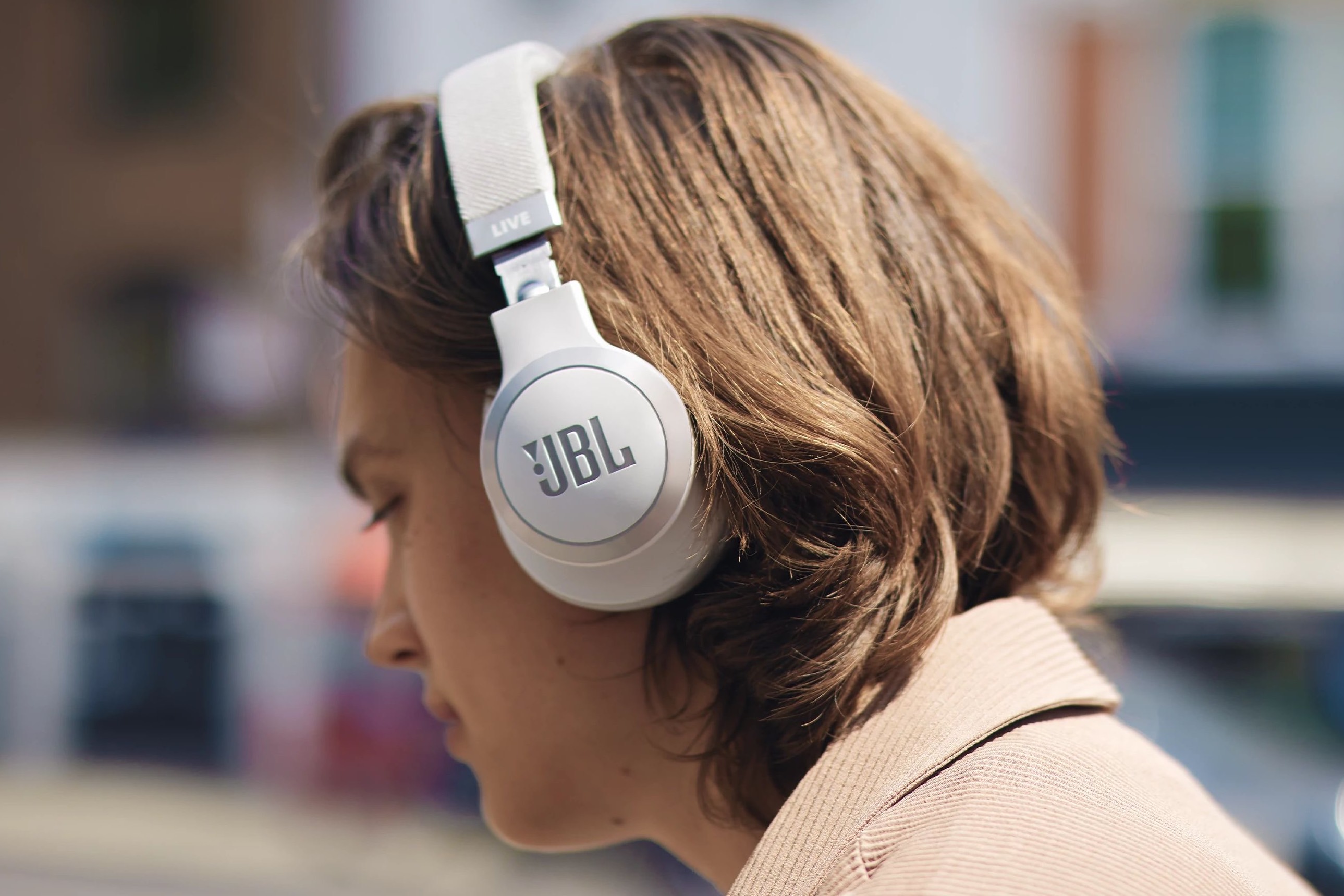 JBL upgrades its wireless headphones with huge battery life | Digital Trends