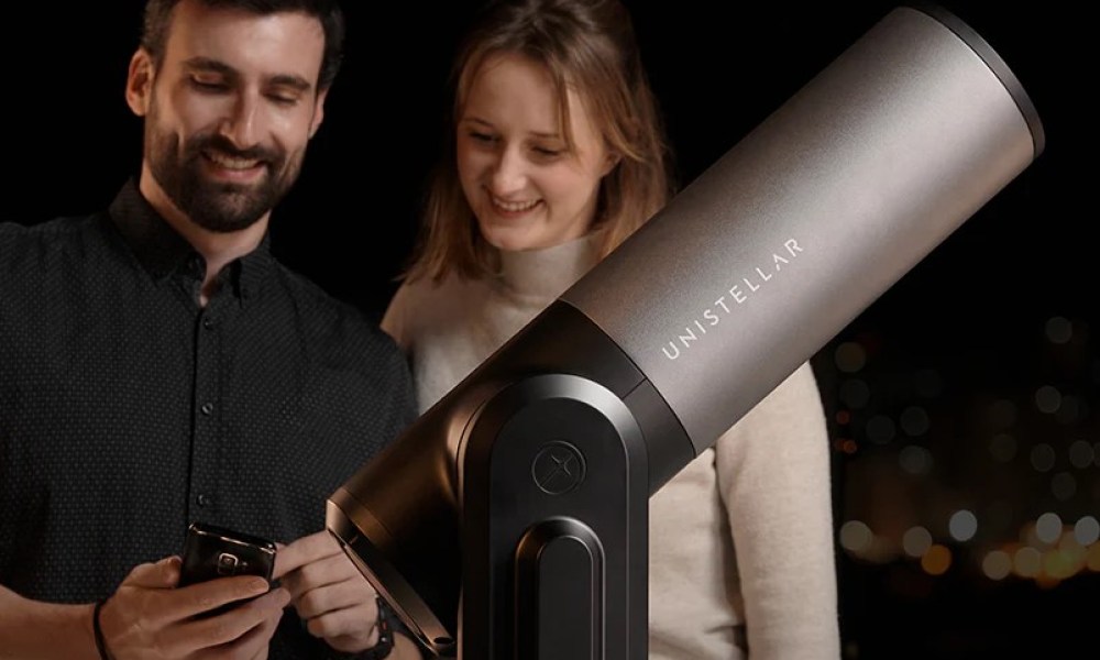 Unistellar eQuinox 2 smart telescope in use