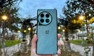 OnePlus 12 Flowy Emerald held in hand.