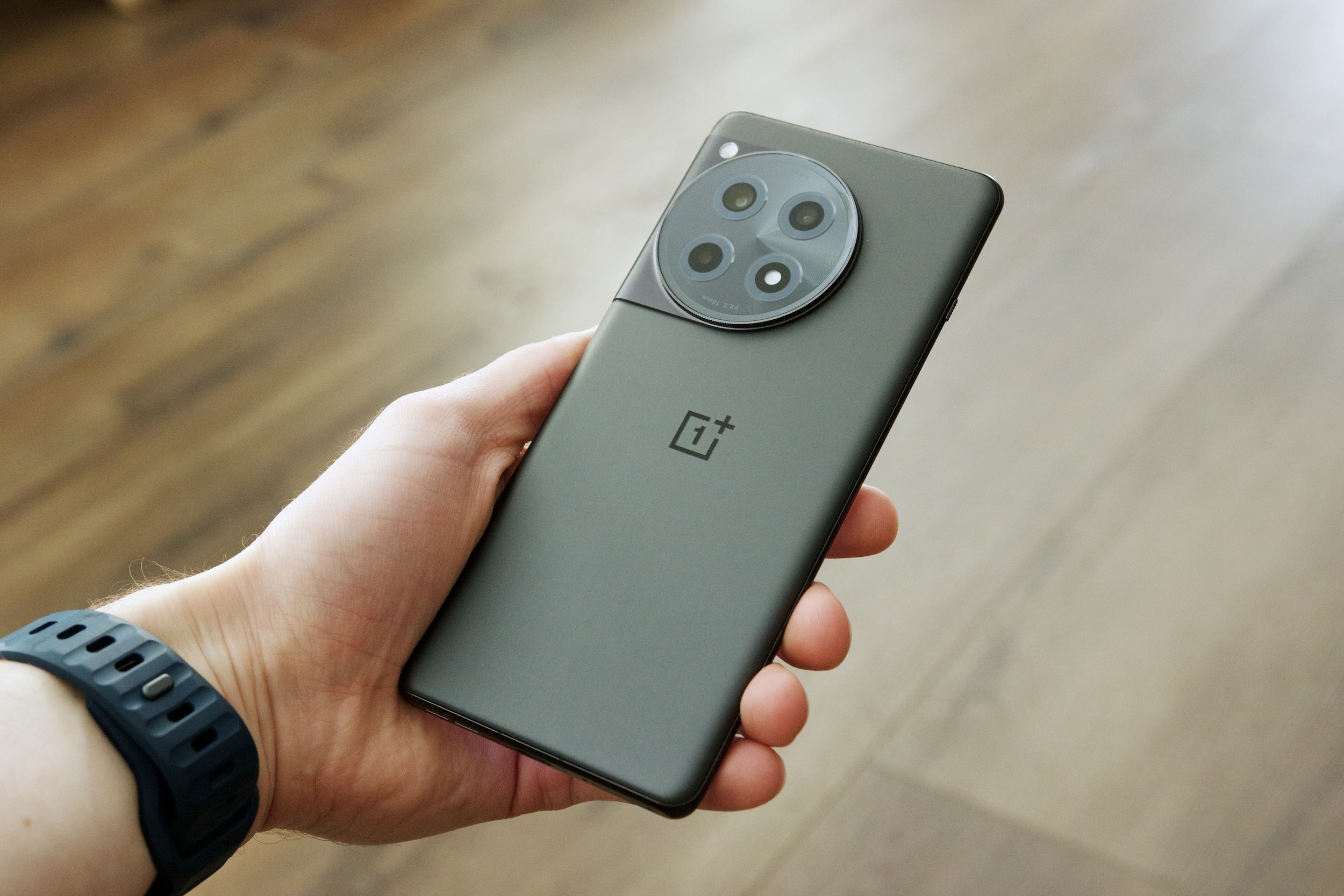 OnePlus 12R is Going to Bring An Industry-Leading Display without Costing  an Arm and a Leg
