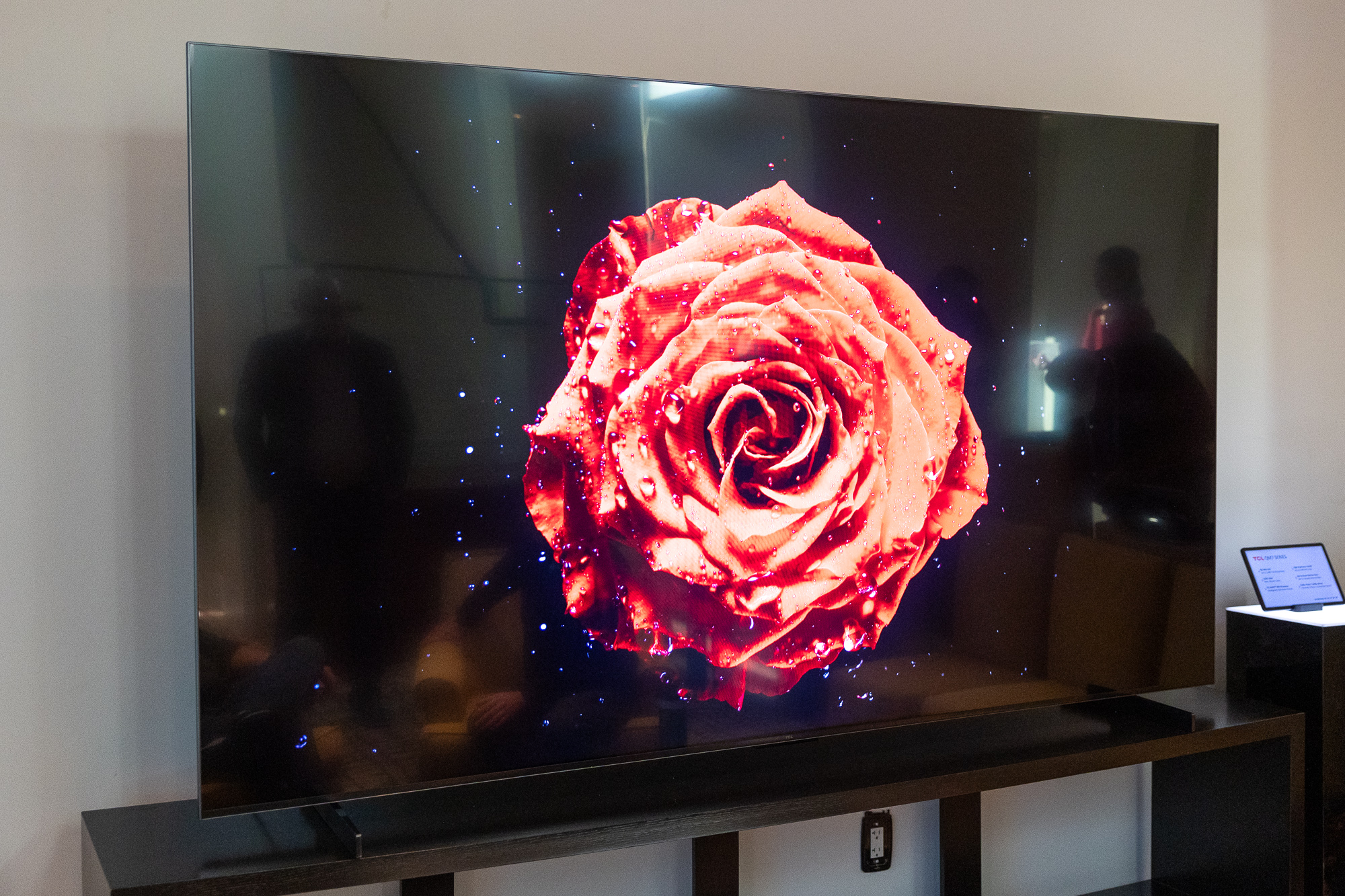 Televisor mini LED TCL 2024 QM7 4K.