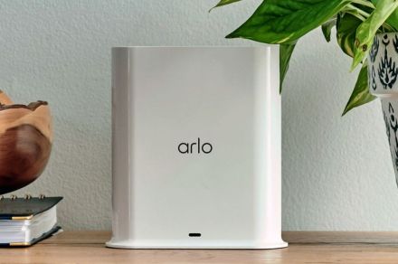 Do Arlo Essential cameras require the Arlo Smart Hub?