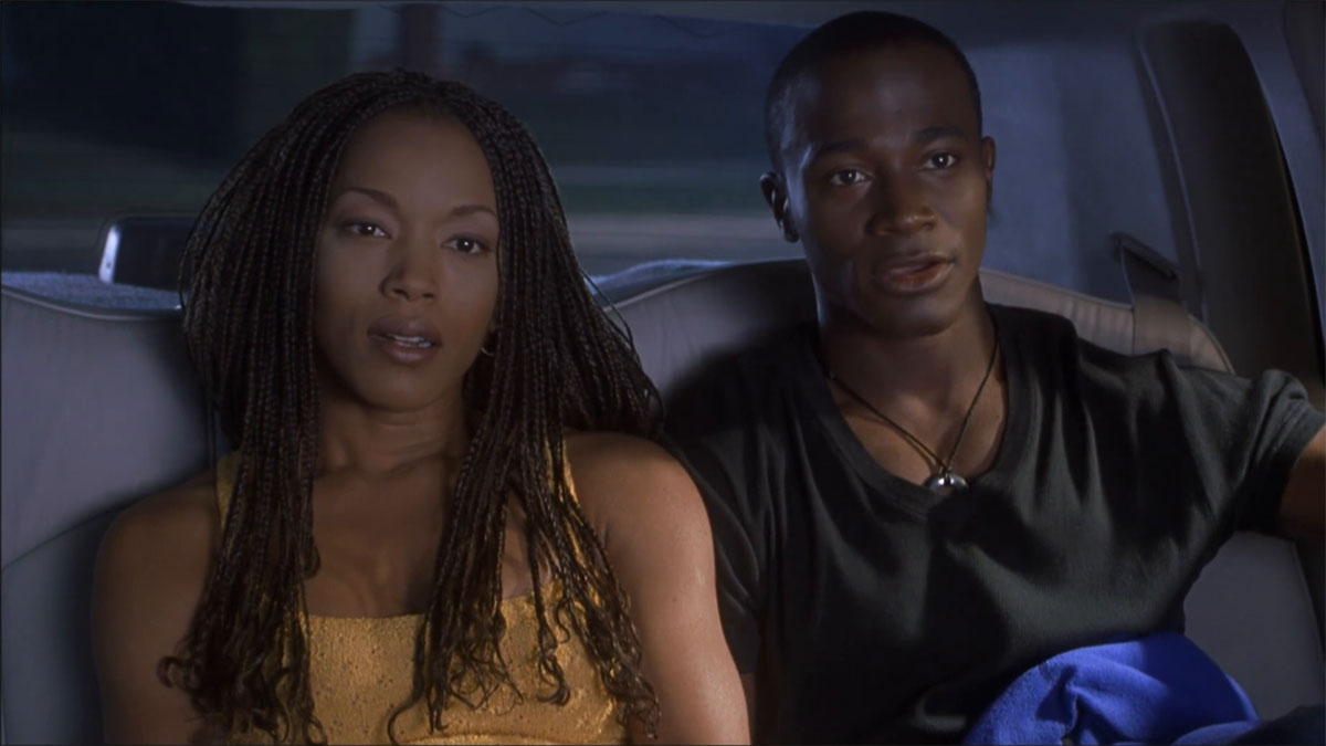 Angela Bassett e Taye Diggs em Como Stella recuperou o ritmo.