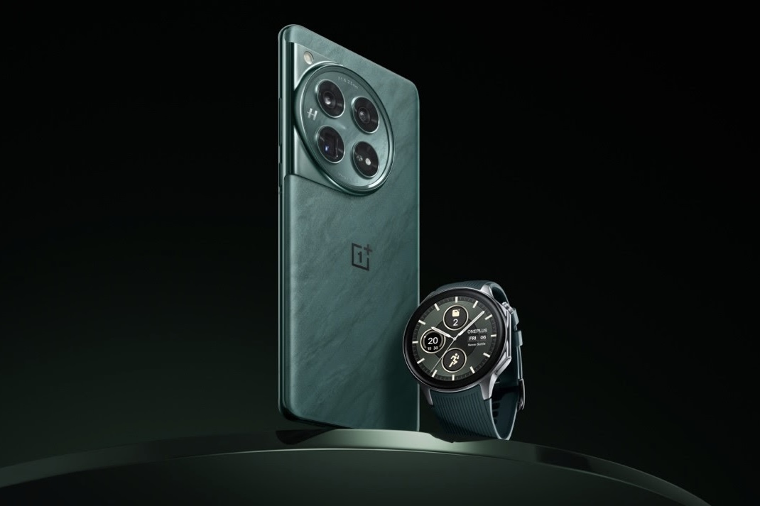 OnePlus Watch in green.