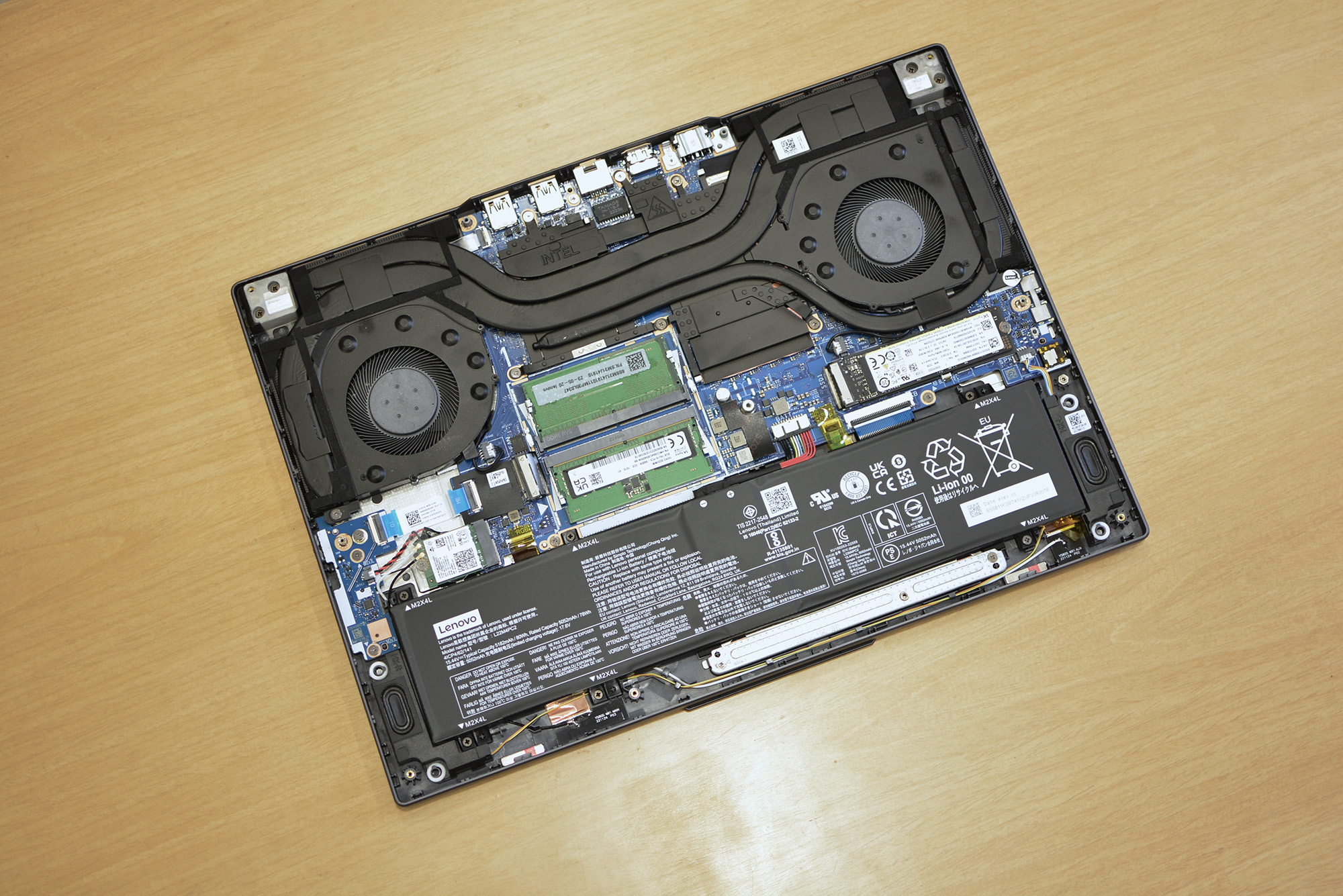 The internals of the Lenovo Legion Slim 5i (2023).