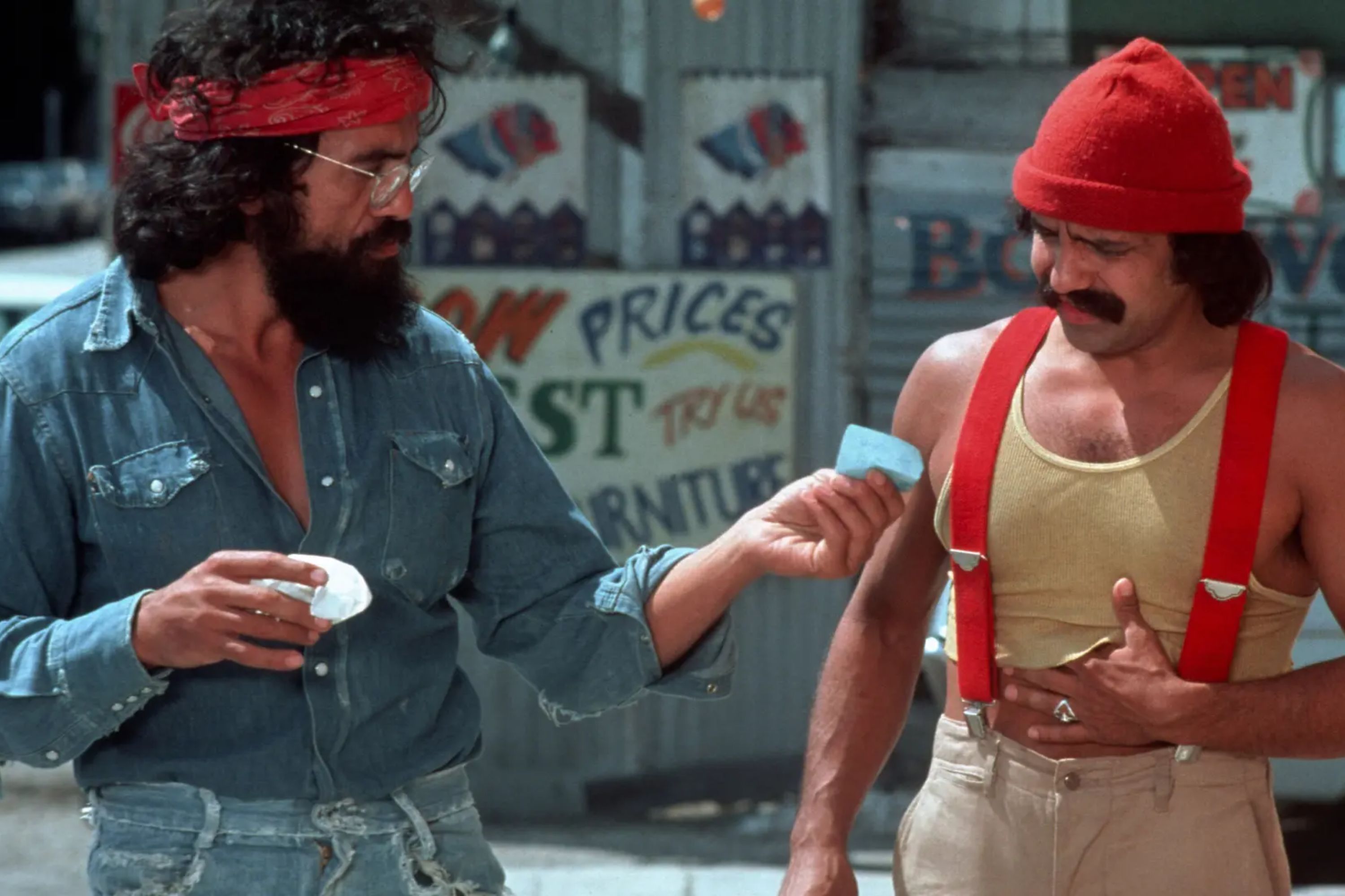 Tommy Chong e Cheech Marin em Up in Smoke (1978)