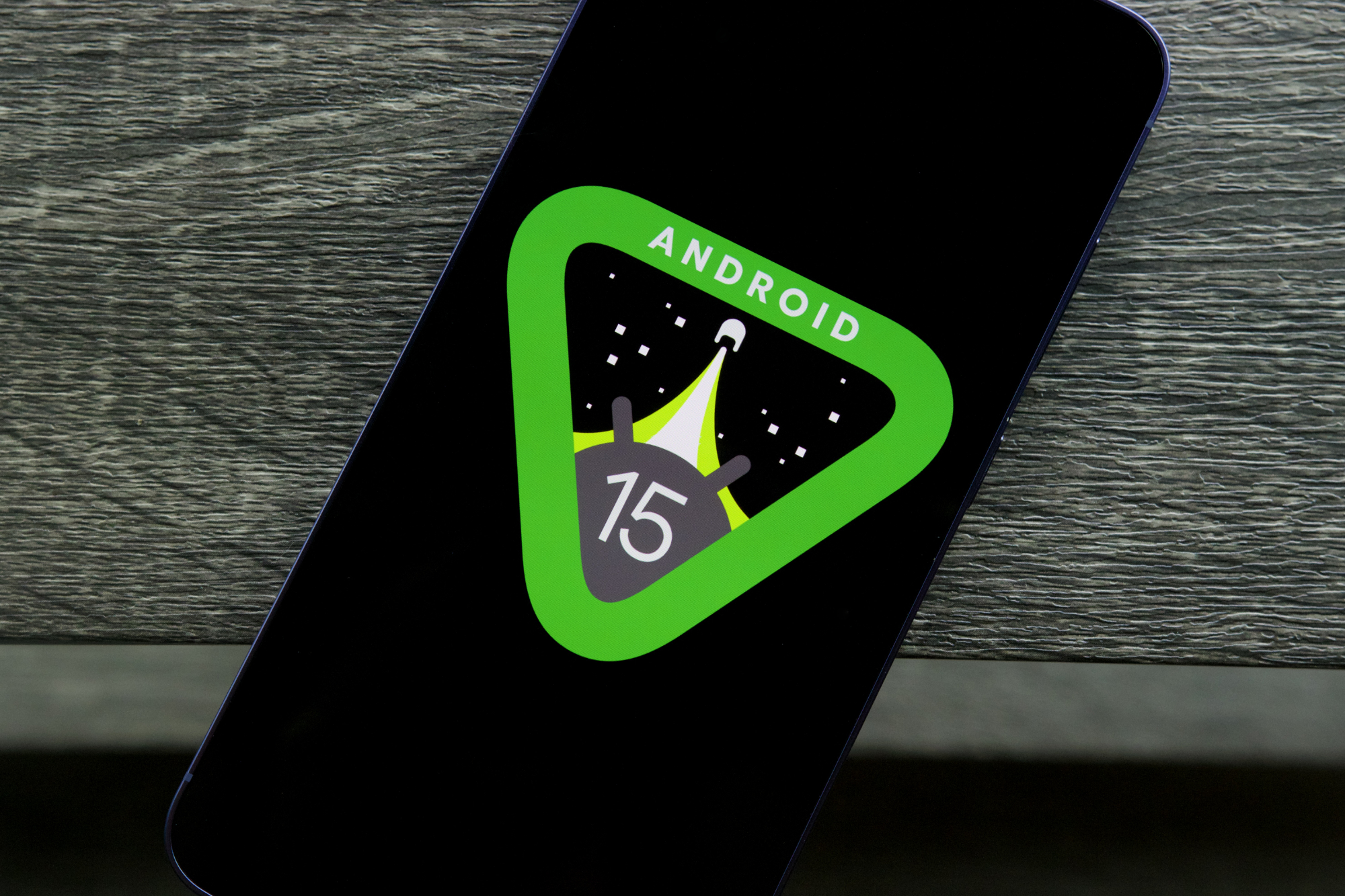 Google vient d'annoncer Android 15, tout ce qui est un nouveau logo sur le téléphone 2