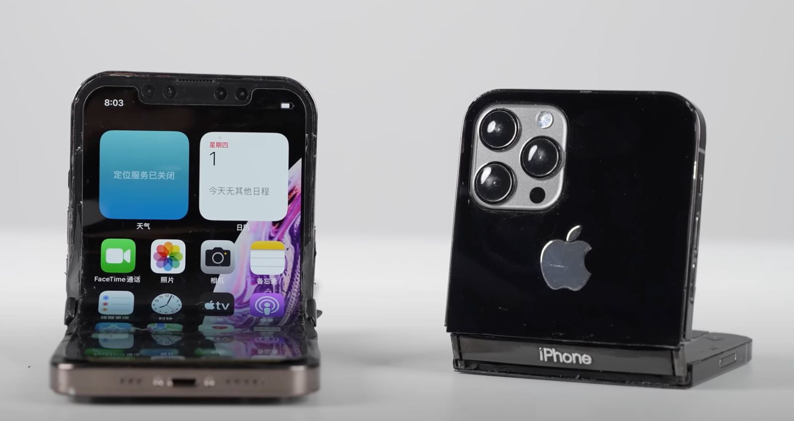 Una maqueta con un iPhone plegable.