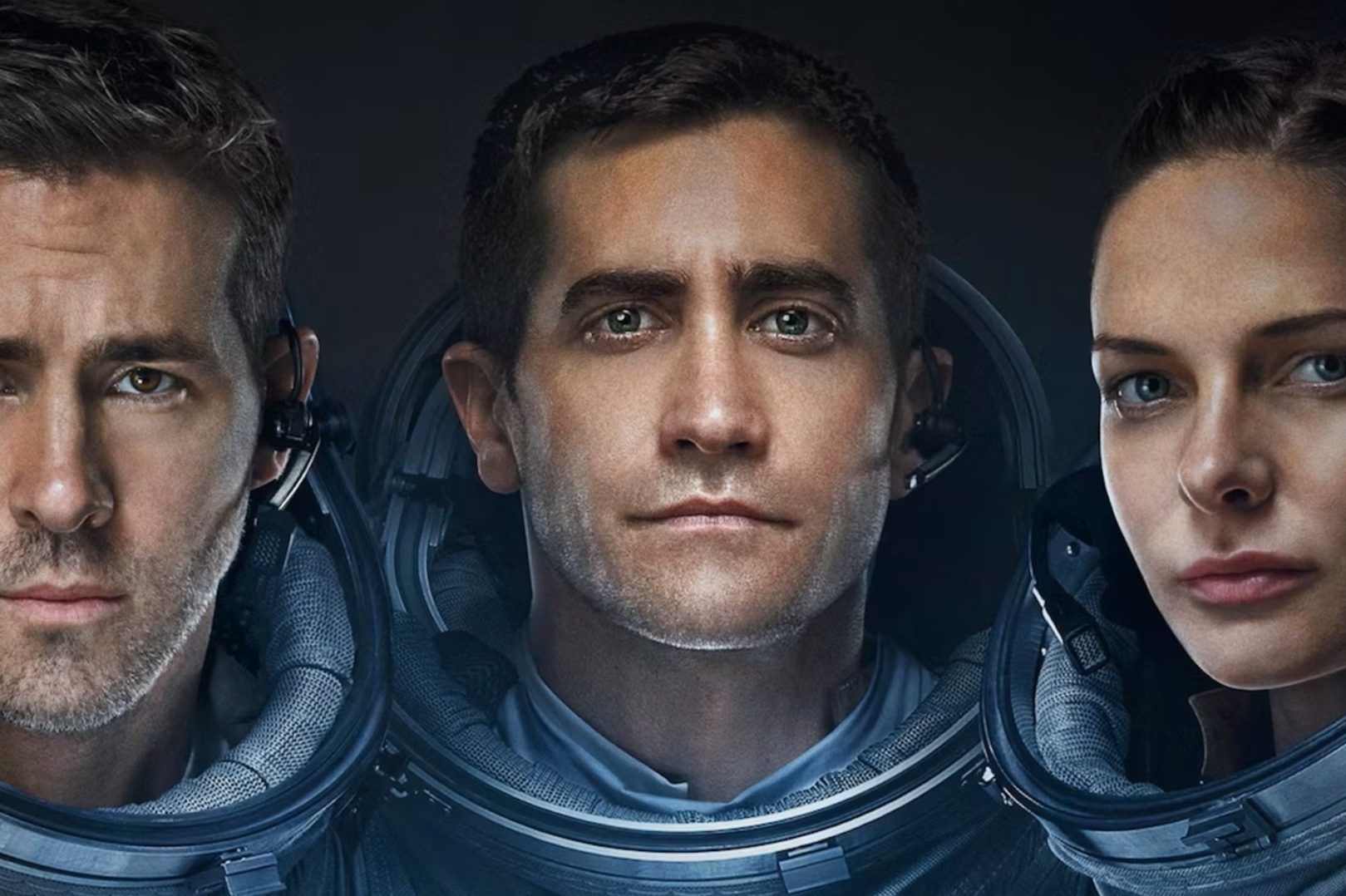 Póster promocional con Ryan Reynolds, Jake Gyllenhaal y Rebecca Ferguson como un equipo de científicos en Life.