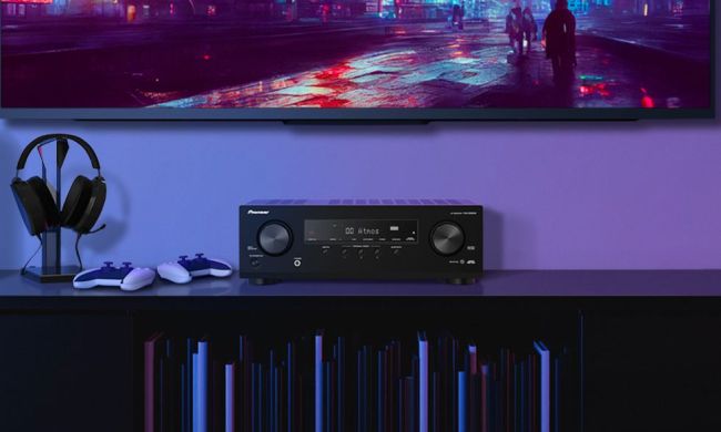 Pioneer VSX-535 AV receiver.