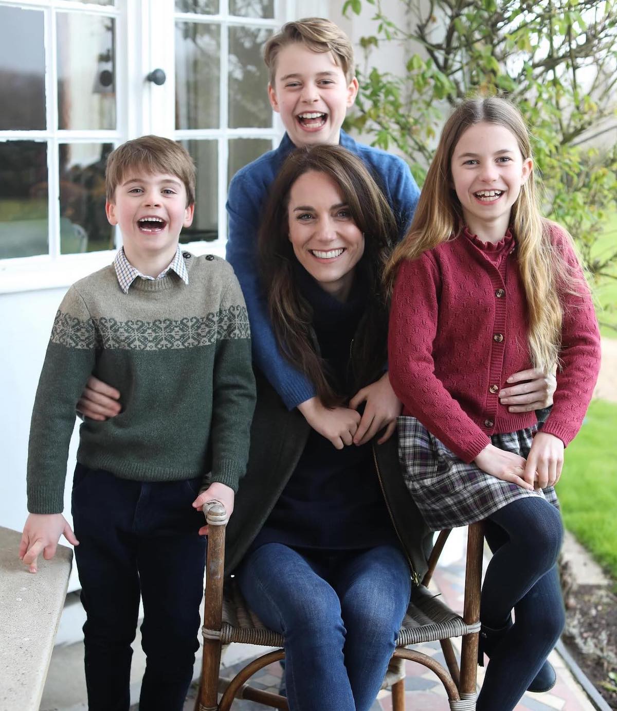 L'image apparemment retouchée de la princesse Kate et de ses enfants.