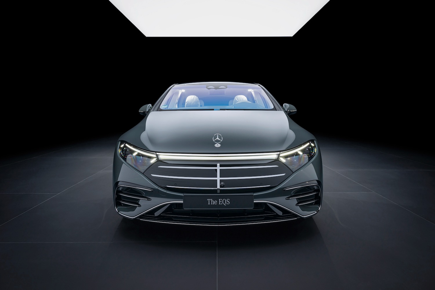 Die Mercedes-Benz EQS-Limousine 2025 bekommt ein neues Gesicht und eine größere Batterie