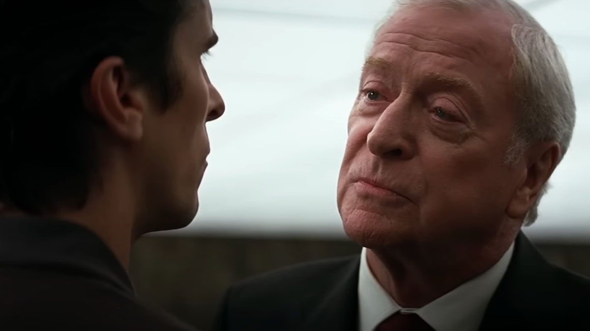 Christian Bale y Michael Caine en El caballero oscuro.