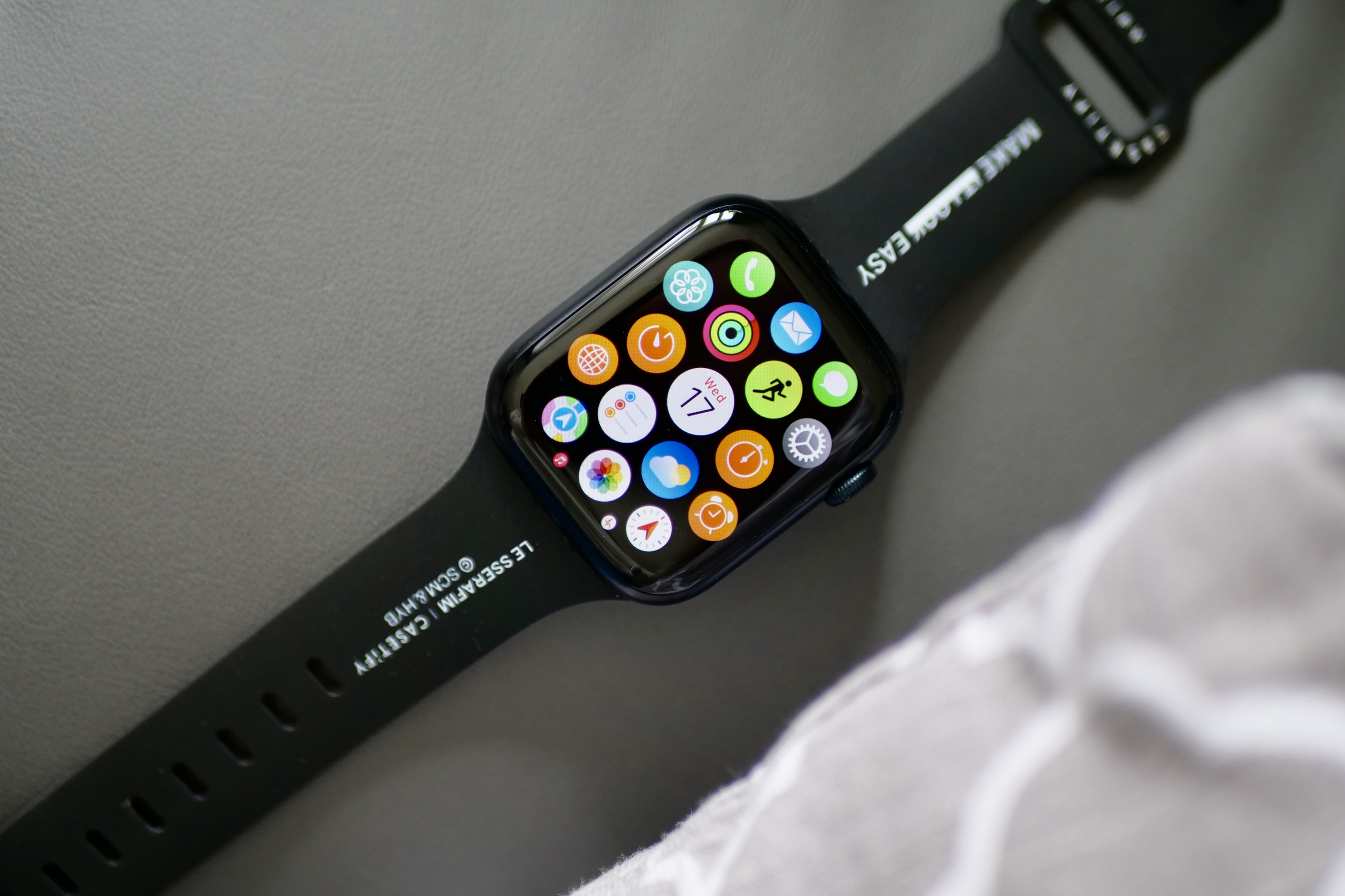 Приложения на экране Apple Watch Series 9.