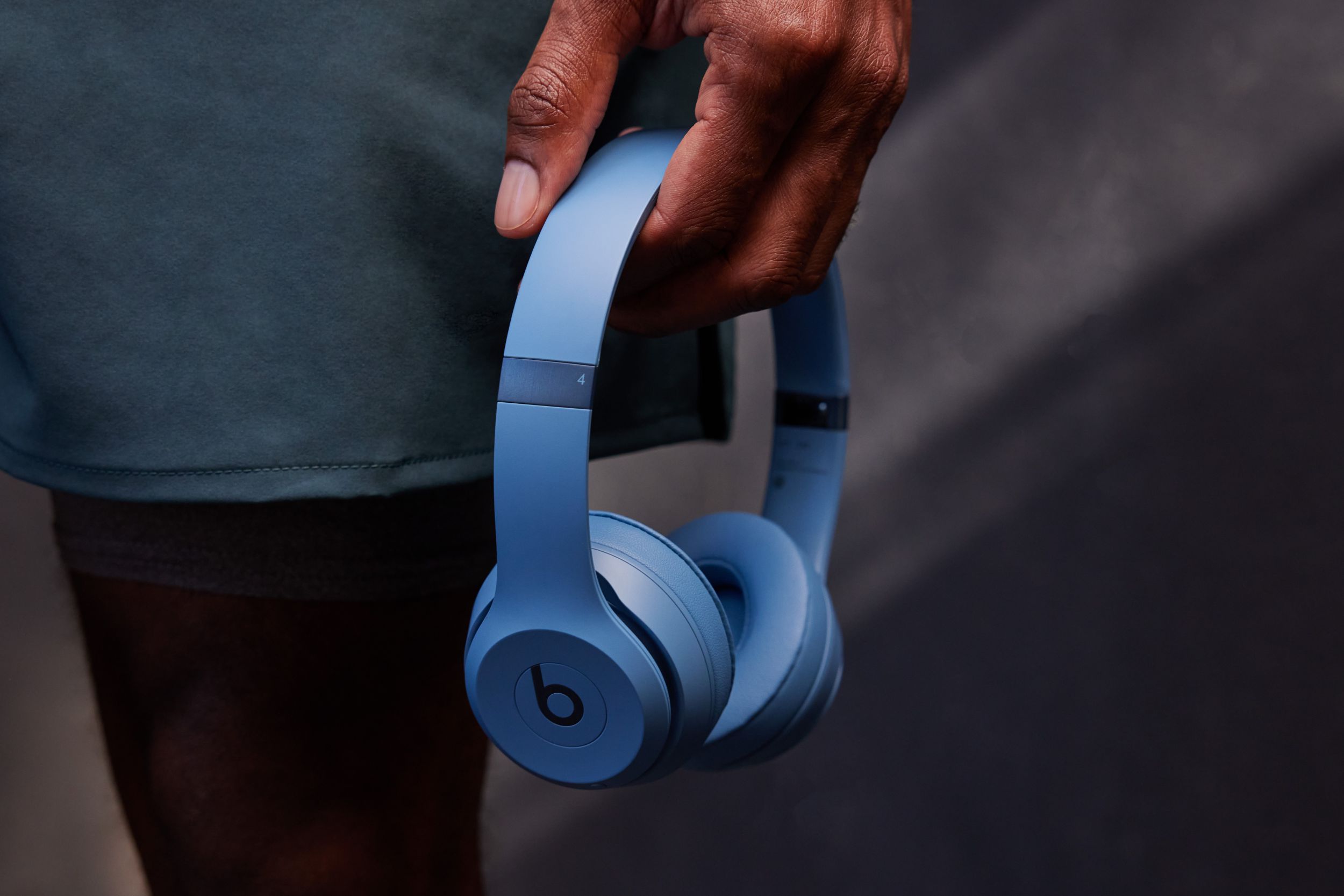 Beats Solo 4 en bleu ardoise.