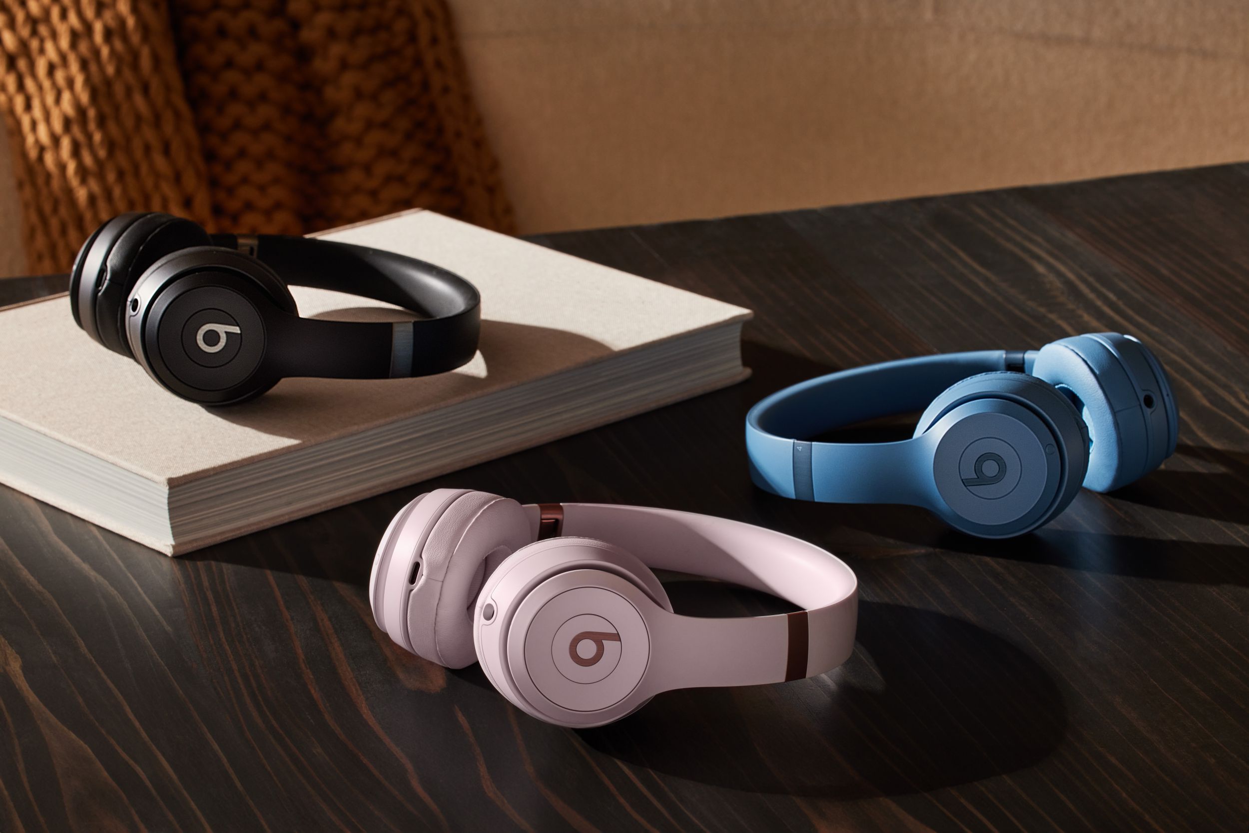 Beats Solo 4 en tres colores.