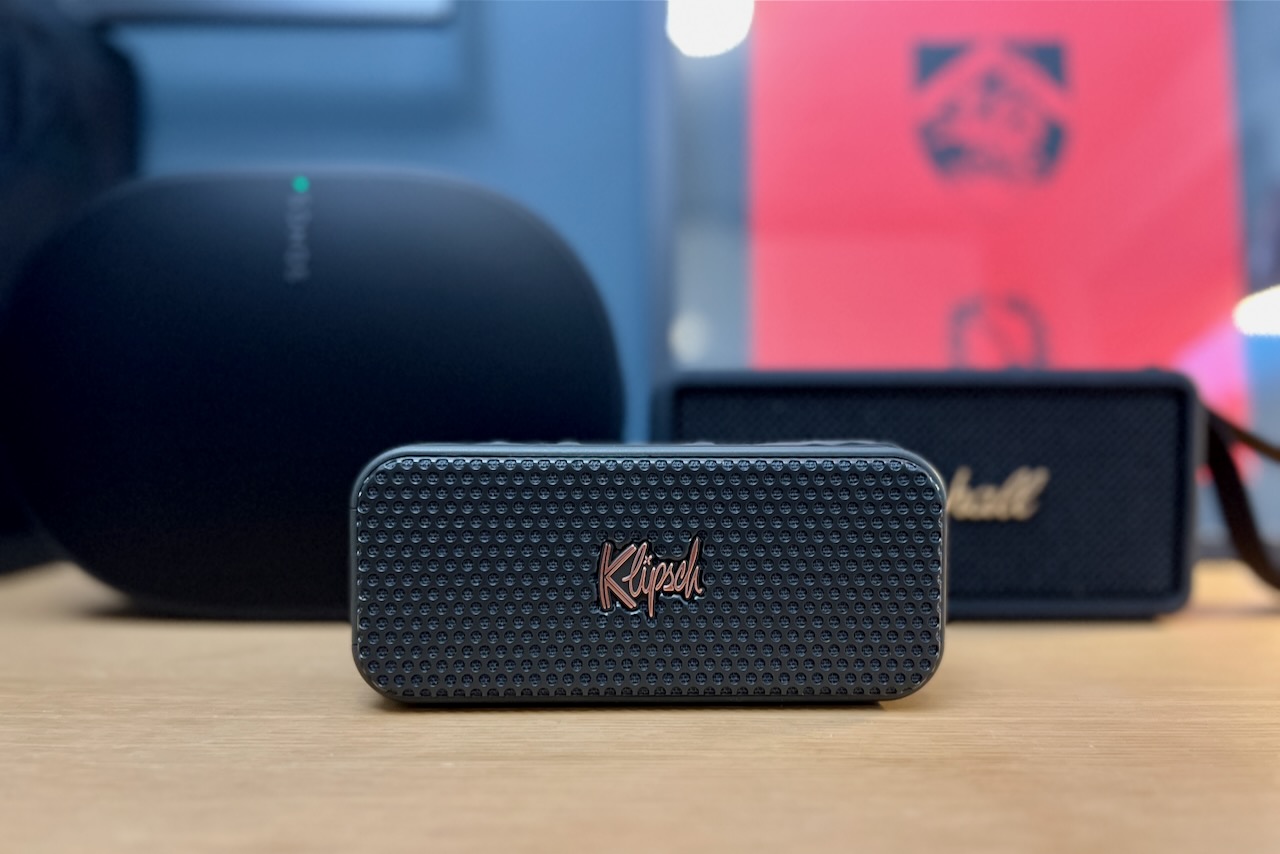 L'enceinte Bluetooth Klipsch Nashville avec les enceintes Sonos Era 300 et Marshall Middleton.