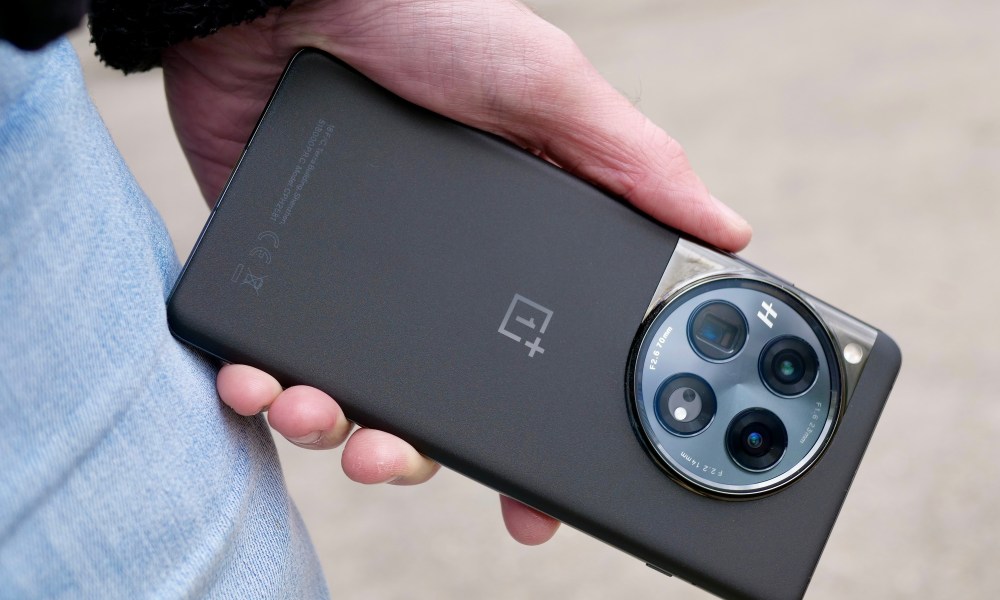 A person holding the OnePlus 12.