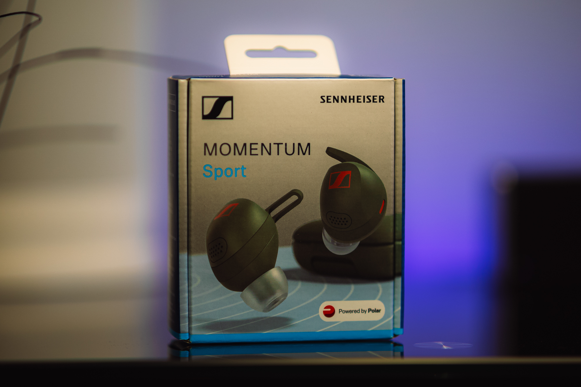 Die Einzelhandelsverpackung des Sennheiser Momentum Sport.