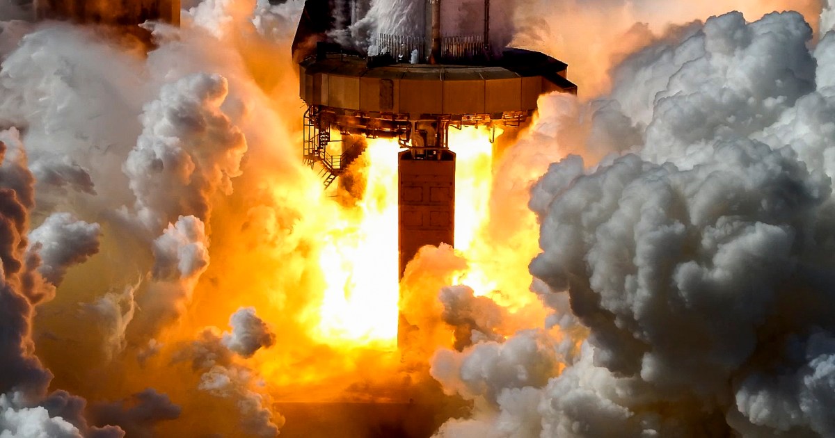 Watch SpaceX blast megarocket engines in spectacular test | Tech Reader