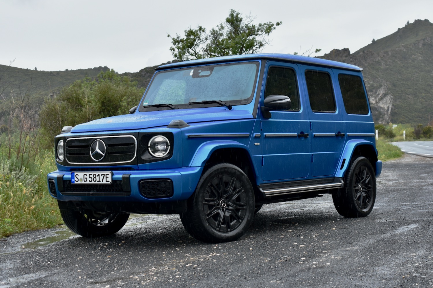 Mercedes-Benz G580 vs. Rivian R2: Ist der deutlich günstigere Rivian tatsächlich besser?