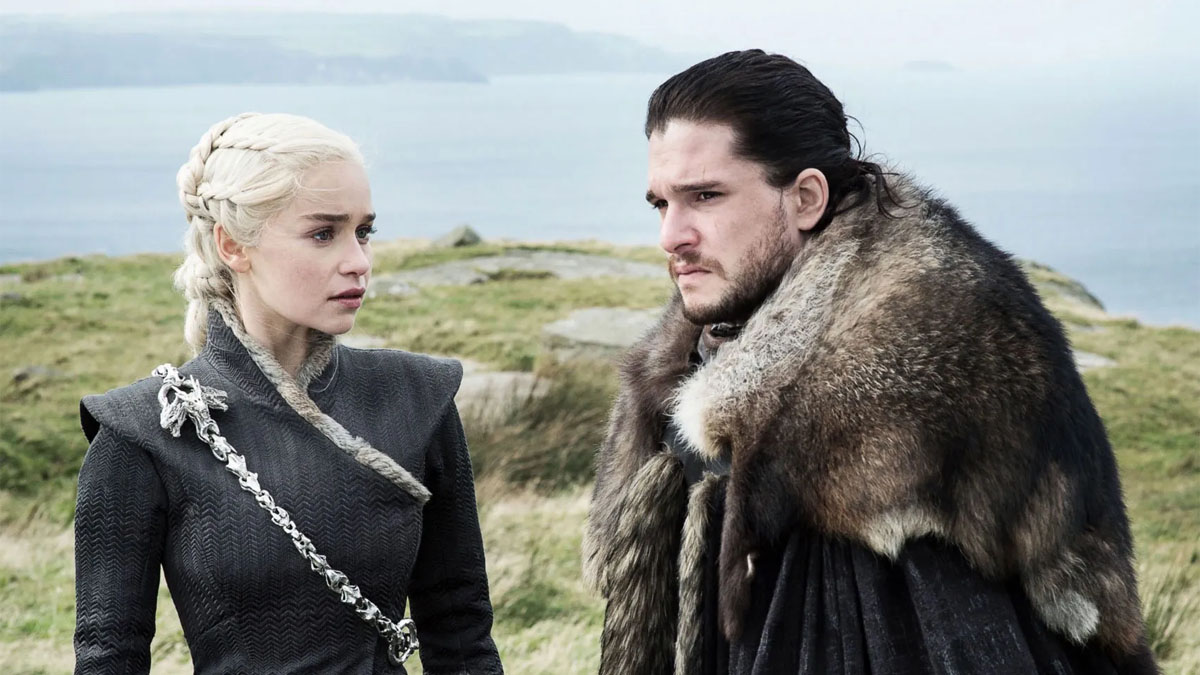 Emilia Clarke and Kit Harington in Hame of Thrones.