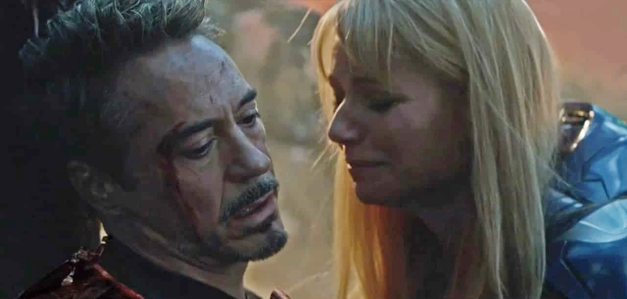 Pepper chora enquanto o Homem de Ferro morre em Vingadores: Ultimato.