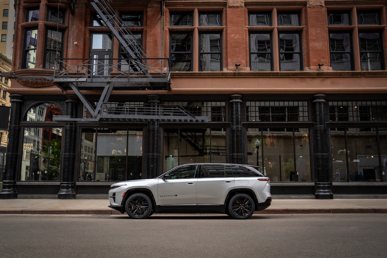 2024 Jeep Wagoneer S profile view.