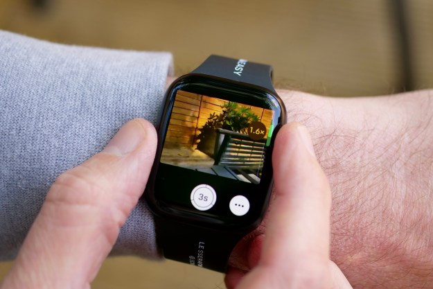 The Apple Watch Series 9's camera app, showing the viewfinder and the zoom feature.