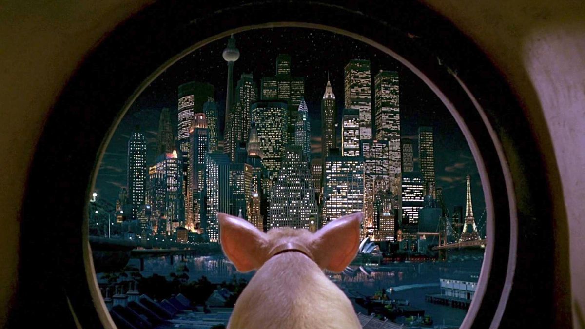 Babe the pig looks out at the composite skyline of Babe: Pig in the City