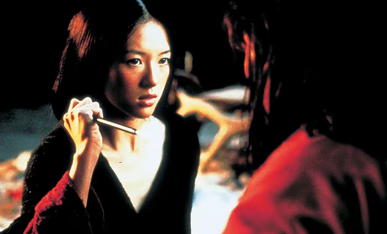 A woman points a dagger at a man in Crouching Tiger, Hidden Dragon.