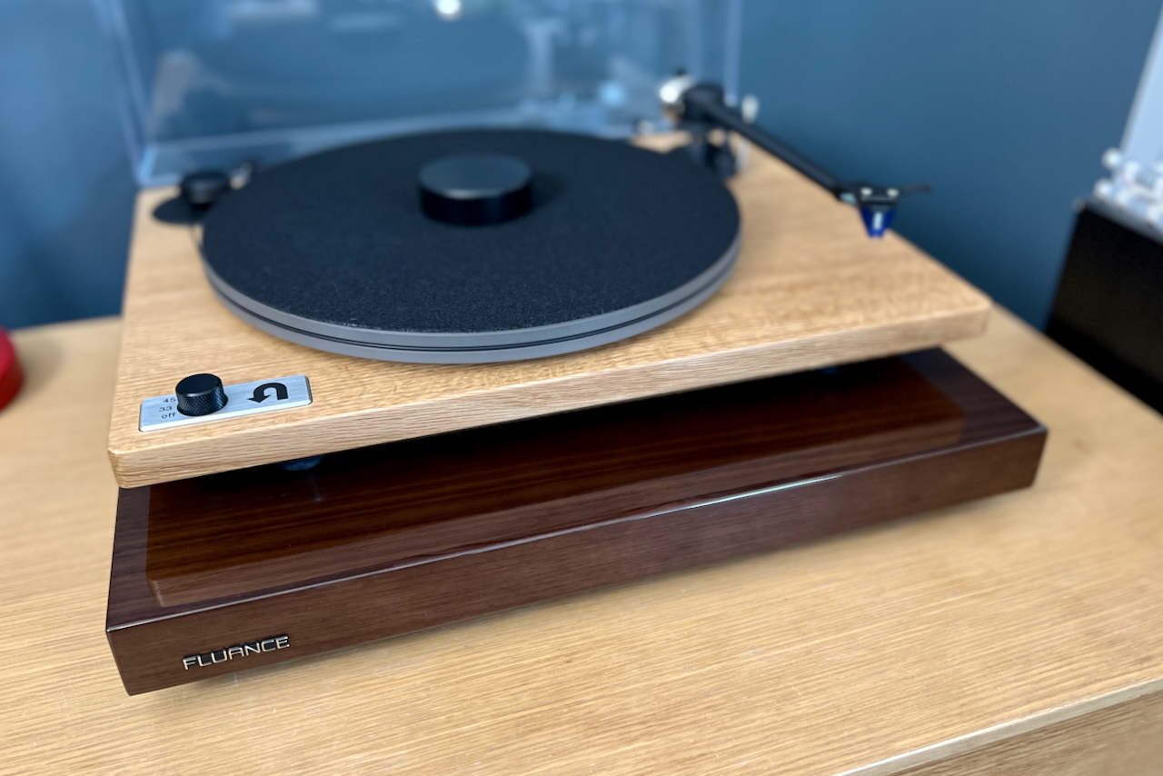 The Fluance IB40 Sound Isolation Base.