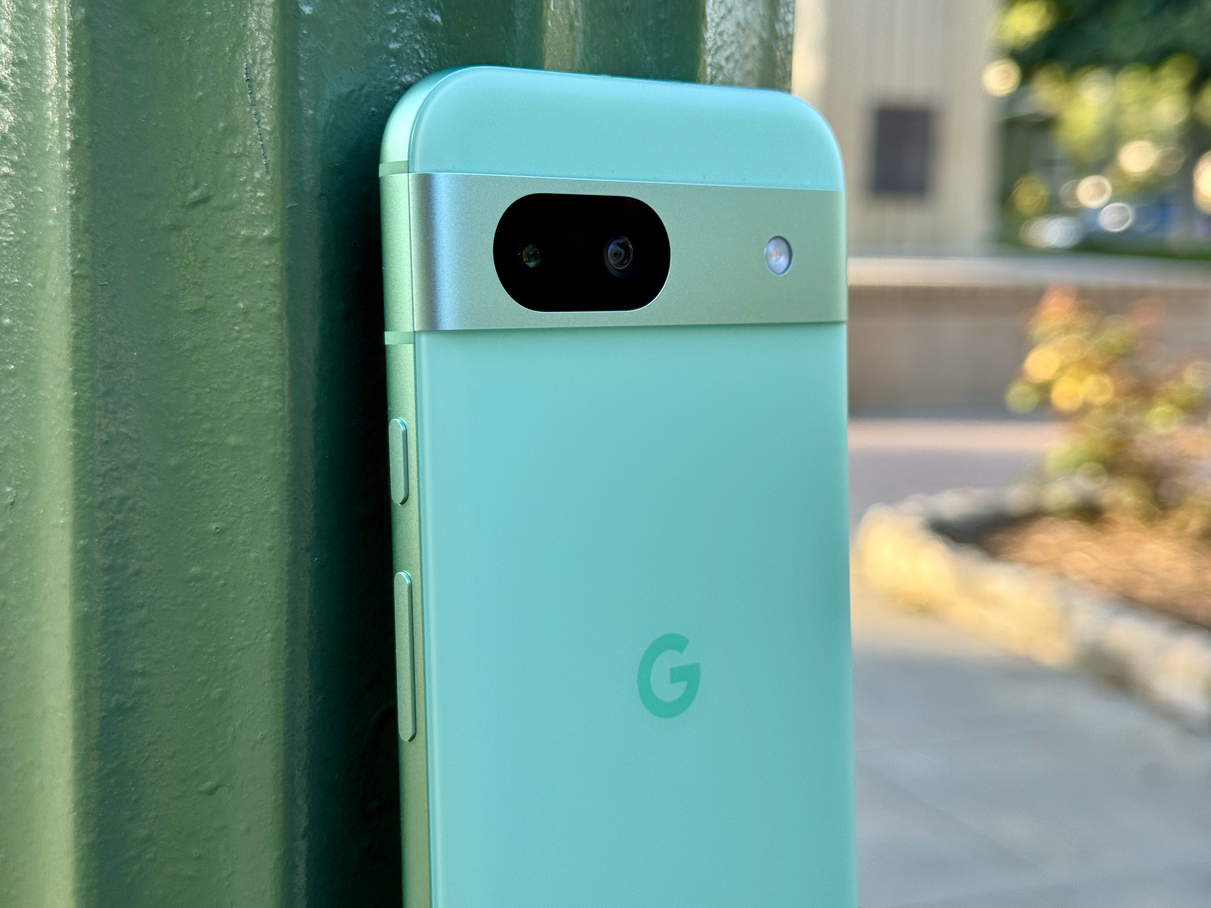 Google Pixel 8a em Aloe.