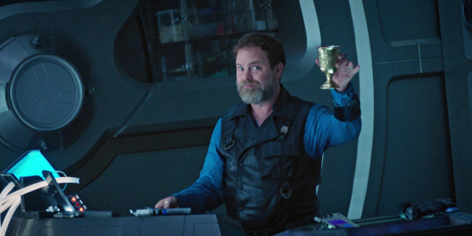 Harry Mudd (Rainn Wilson) raises a goblet on Star Trek: Discovery