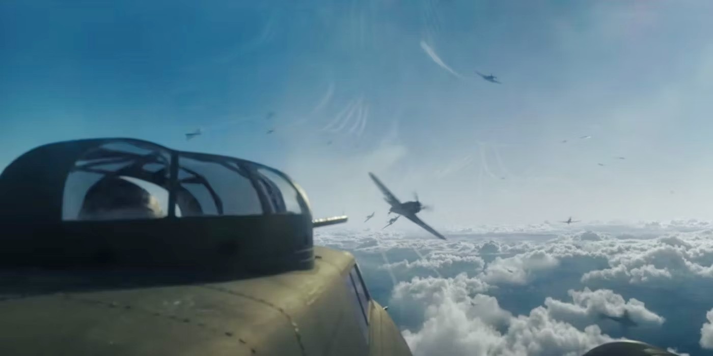 Un avión vuela sobre las nubes en Masters of the Air.