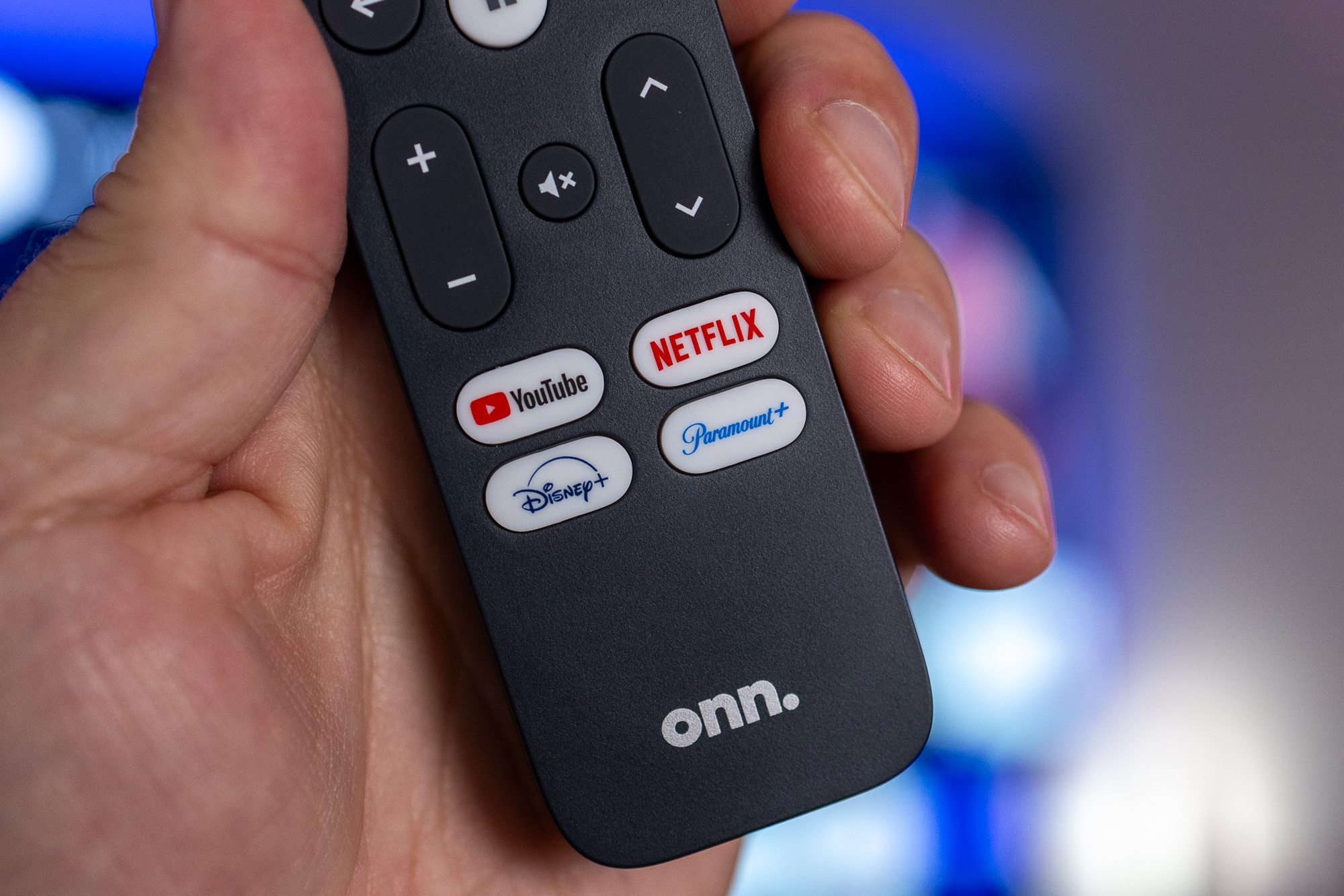 Spezielle Tasten für YouTube, Netflix, Disney+ und Paramount+ auf dem Onn 4K Pro.