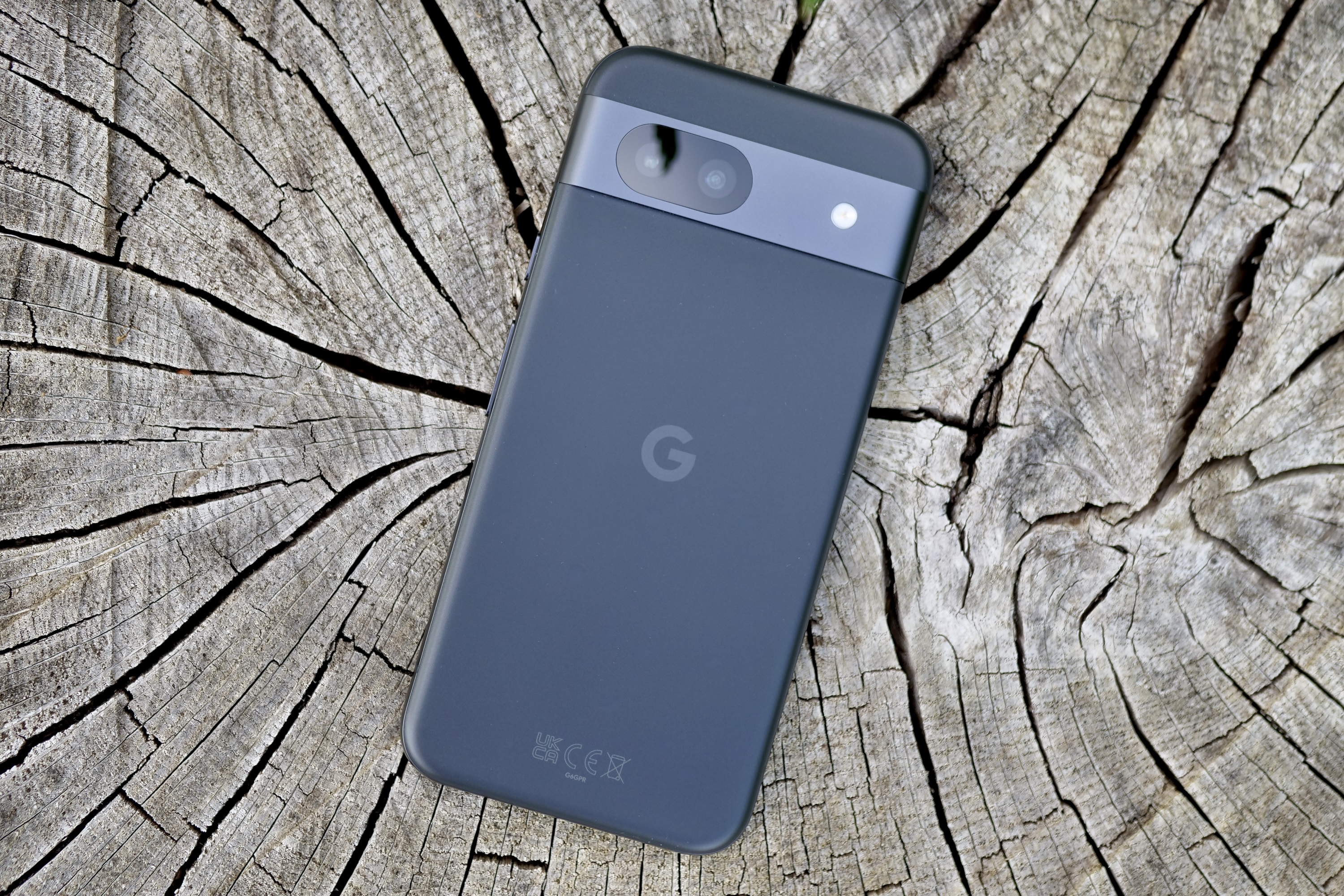 I reviewed Google’s new cheap Pixel phone, and you really should buy it