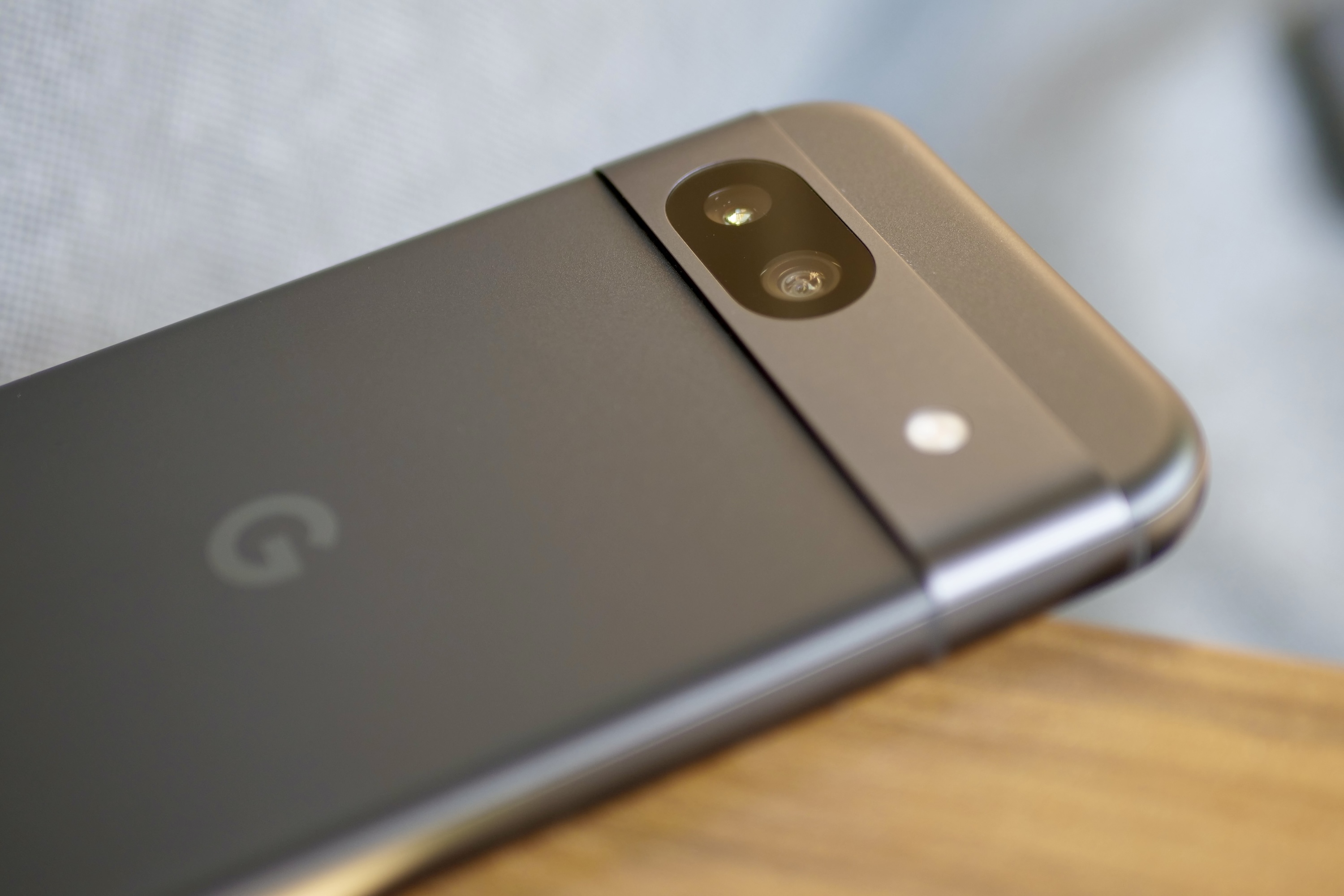 El módulo de la cámara del Google Pixel 8a.