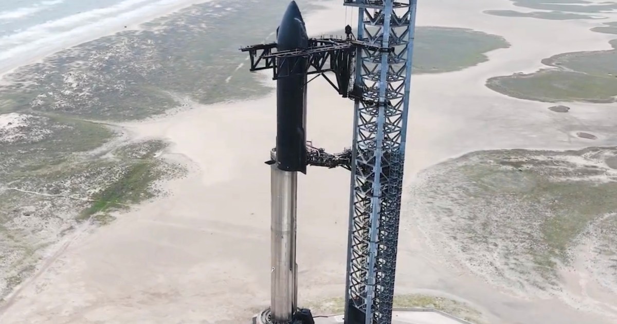 Watch SpaceX stack Starship ahead of fourth test flight | Tech Reader