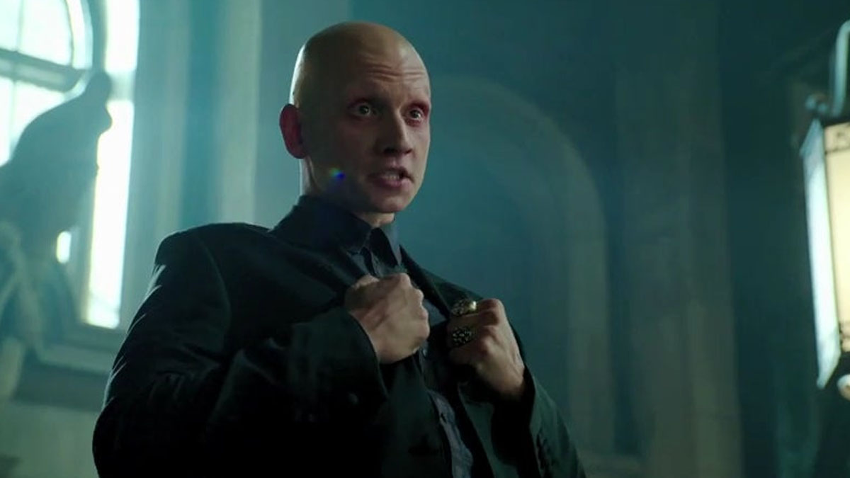 Anthony Carrigan dans le rôle de Victor Zsasz dans Gotham.