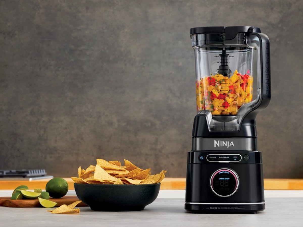 O Ninja Foodi Detect Duo Power Blender Pro em um balcão.