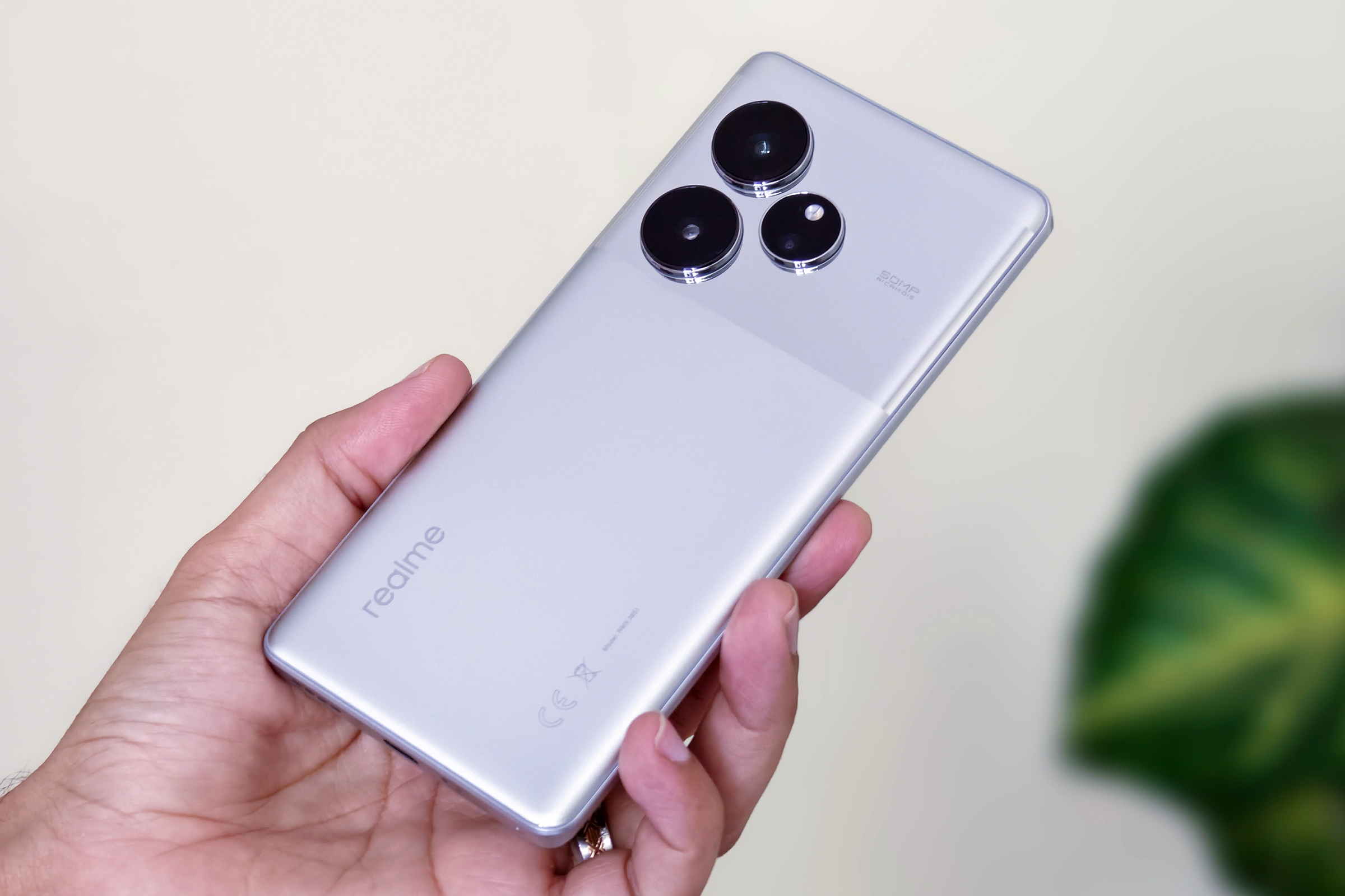 The Realme GT 6 shows how AI on smartphones should be done