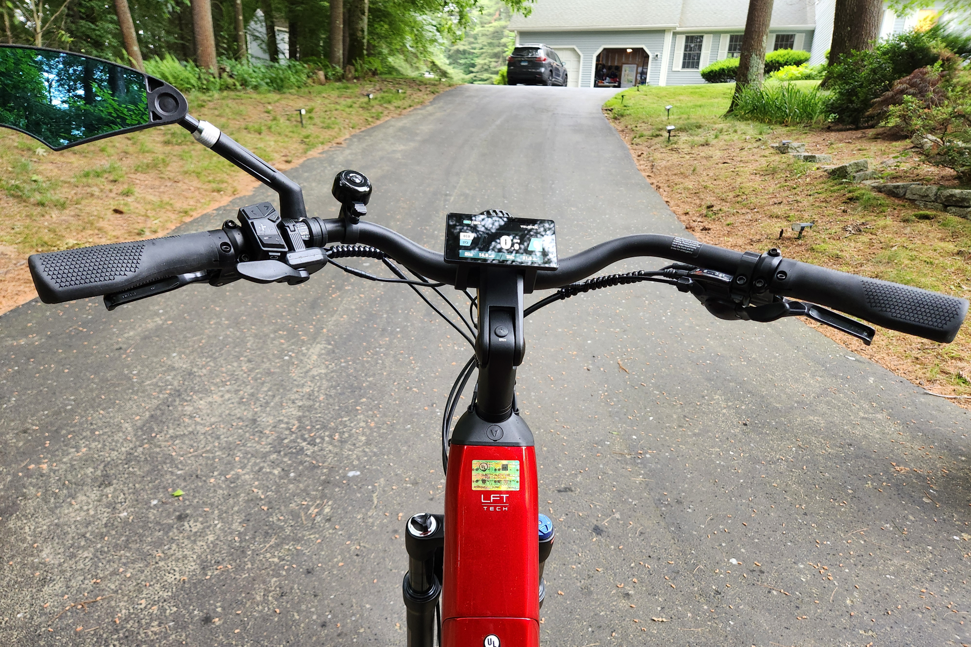 Velotric Discover 2 pronto para o teste de torque em calçadas íngremes na partida.