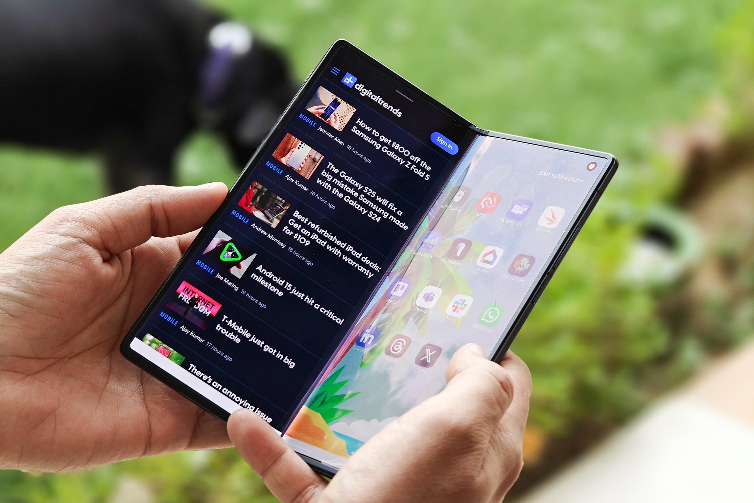 Fold to Split screen features on Vivo X Fold 3 Pro held in hand.