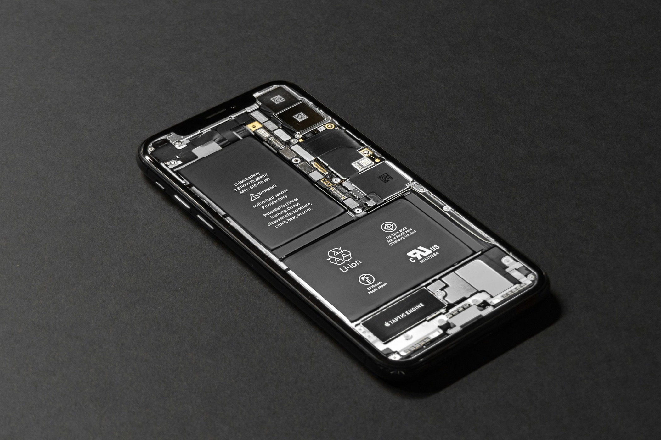 Batería dentro de un iPhone.