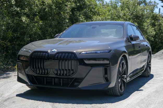 Front and side of the BMW i7 eDrive50