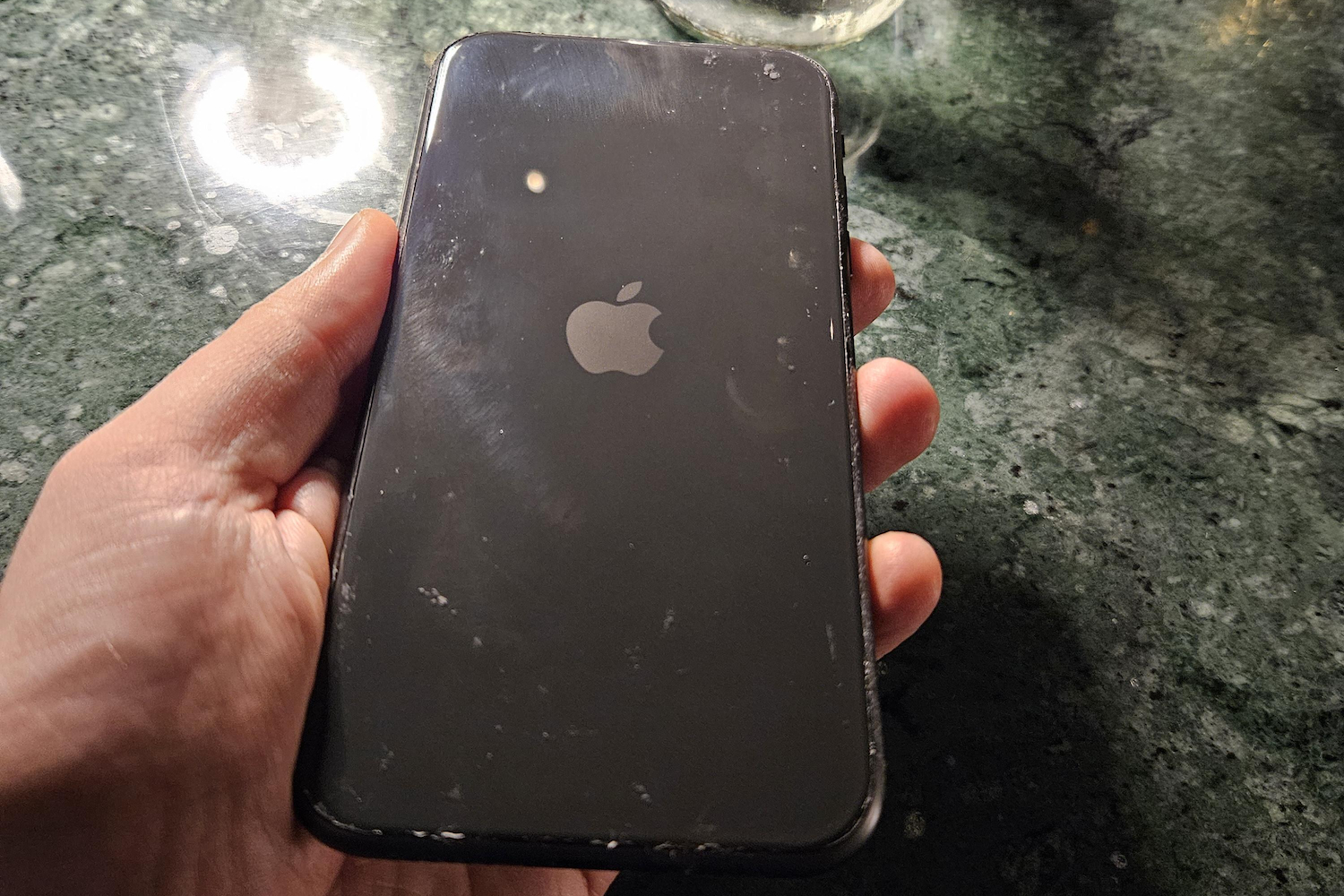 An image of an iPhone without a camera.